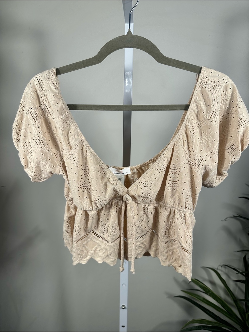 N273. Urban Romantics Medium Cream Eyelet Embroidered Tie Front Crop Top Boho